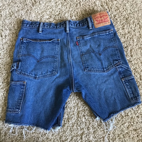 Levi’s Cut Off Cargo Carpenter Jean Shorts 33 Waist - Picture 3 of 4
